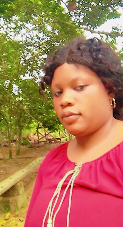Cécile  31 Jahre Centre Kamerun