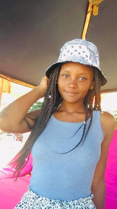 Asha 21 ans Toamasina Madagascar
