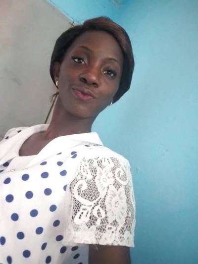 Esthelle 26 ans Yaoundé Cameroun