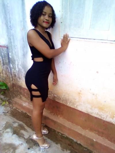 Christina 19 ans Antalaha Madagascar
