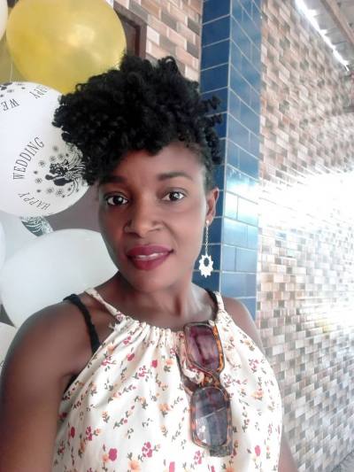 Eliane 37 ans Ambam Cameroun