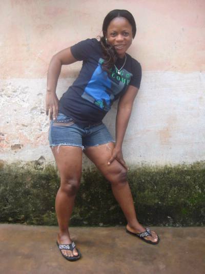 Anne  34 Jahre Yaoundé Kamerun