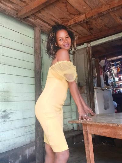 Elodia 28 Jahre Antalaha Madagaskar