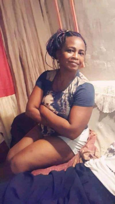 Yvonne 46 Jahre Yaoundé Kamerun