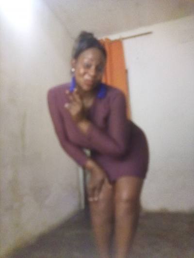 Edith 37 ans Chrétienne Cameroun