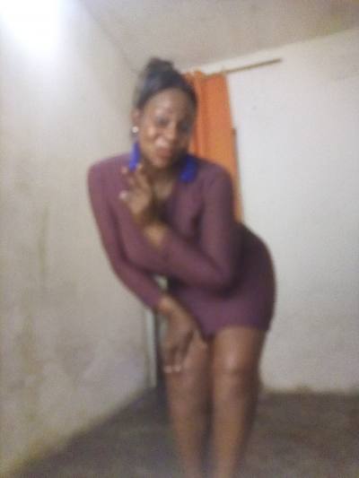 Edith 38 ans Chrétienne Cameroun