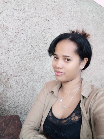 Tatiana 28 ans Ambilobe Madagascar