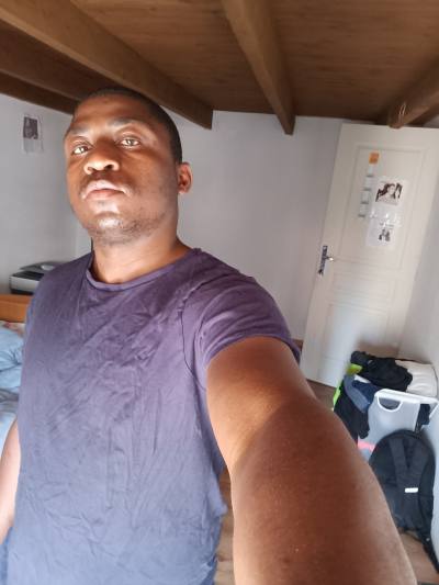 Cyril 28 ans Arlon Belgique