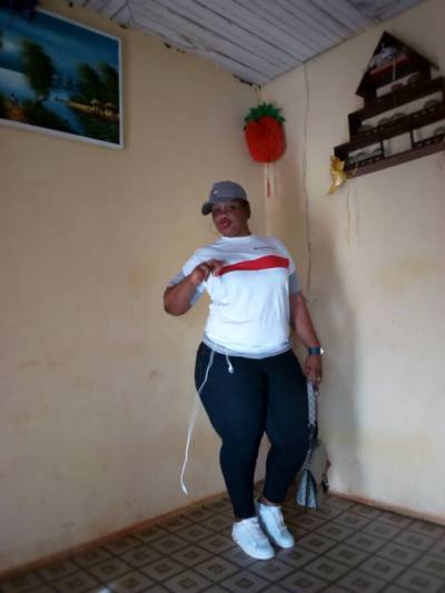 Noelle  43 Jahre Yaoundé 4em Kamerun