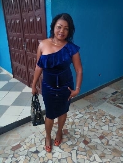 Yvette 53 ans Douala Cameroun