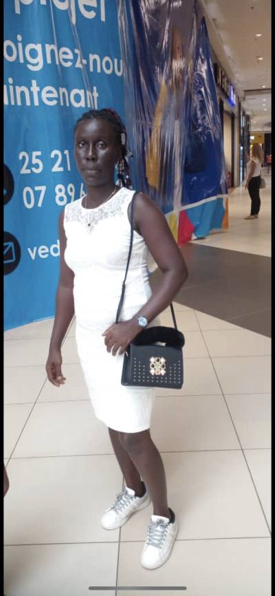 Yvette 38 Jahre Abidjan  Elfenbeinküste