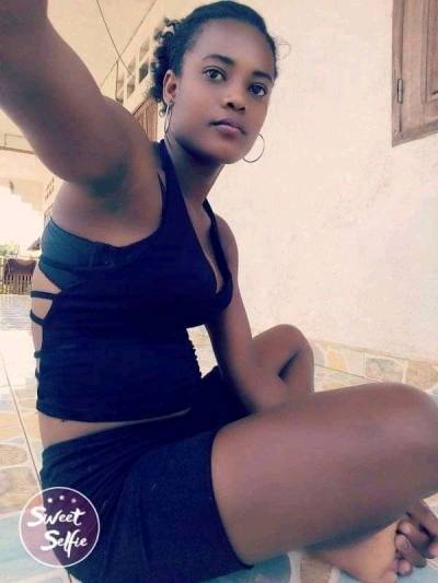 Larissa 22 Jahre Antalaha Madagaskar