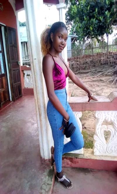 Venisca 24 ans Sambava Madagascar