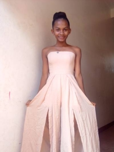 Odriana  20 ans Samaba Madagascar