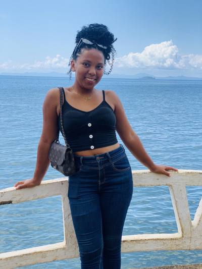 Freda 22 ans Urbaine  Madagascar
