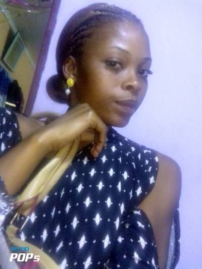 Vérane 26 ans Douala  Cameroun