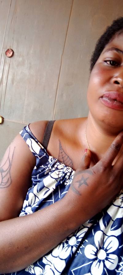 Beatrice 35 ans Mbalmayo Cameroun
