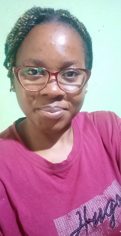 Edithe 28 Jahre Douala  Kamerun