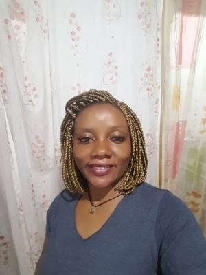 Ella 32 ans Awea Escalier Cameroun