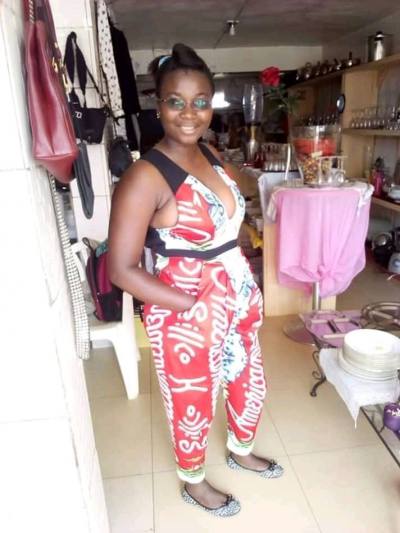 Anne Clarisse  29 ans Yaoundé 4 Cameroun