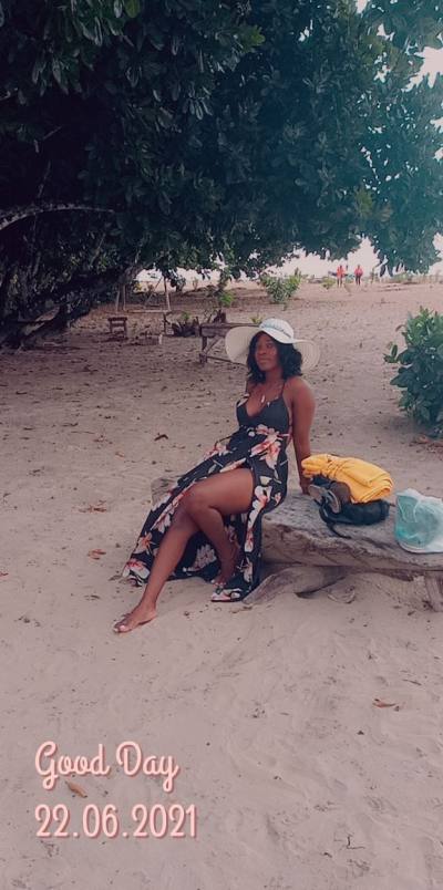 Larissa  33 ans Yaoundé 4  Cameroun