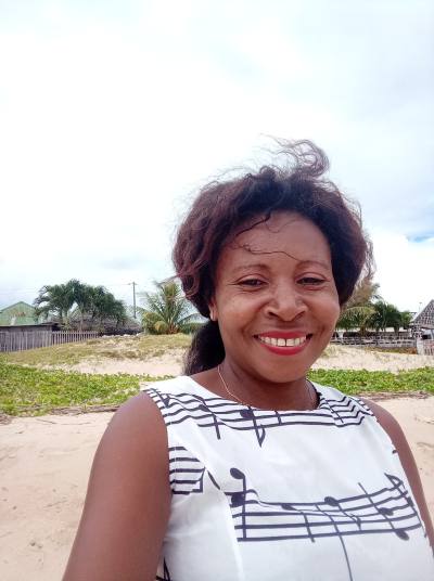 Louise 47 Jahre Antalaha Madagaskar