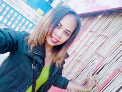 Lynda 26 ans Tamatave Madagascar