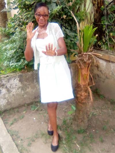 Emilienne 39 Jahre Douala 3éme Kamerun