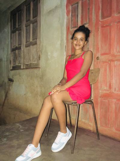 Louise 24 ans Antalaha Madagascar