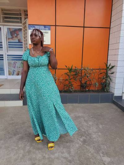 Christelle 27 ans Akom Ii Cameroun