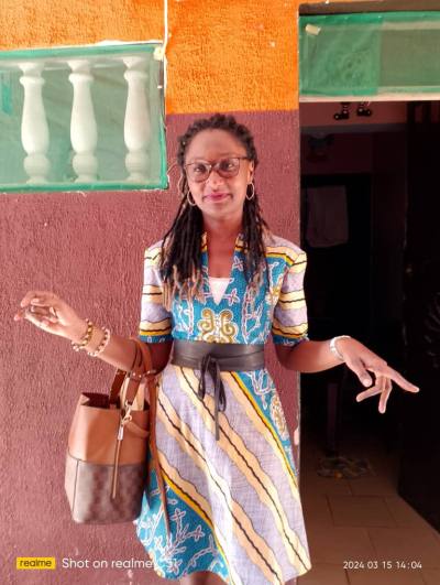 Christelle 35 Jahre Abidjan Elfenbeinküste