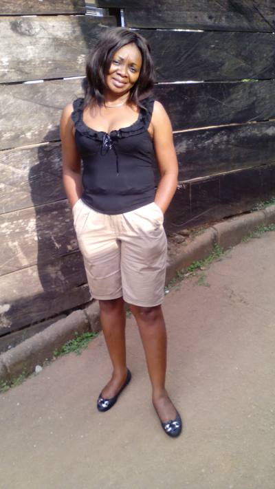 Eléonore 46 ans Yaoundé Cameroun