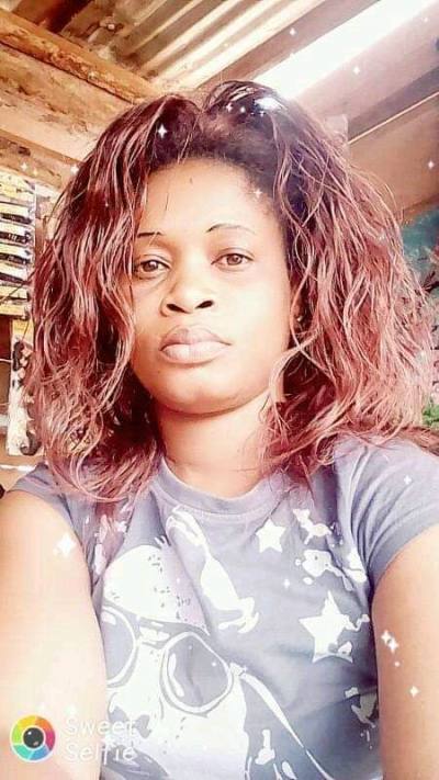 Nicole 38 Jahre Mbalmayo Kamerun