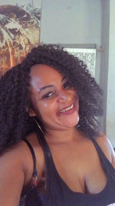 Laura Site de rencontre femme black Madagascar rencontres célibataires 33 ans