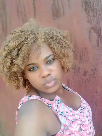 Tiphanie 34 years Douala Cameroon