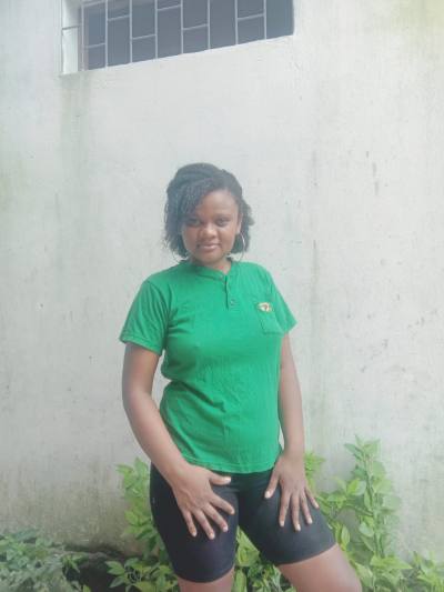 Angelette 28 ans Tamatave Madagascar
