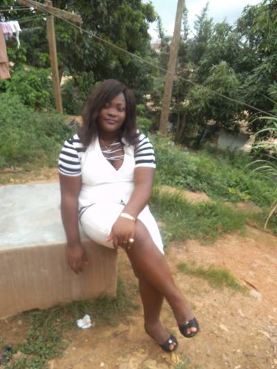 Lina 33 ans Yaoundé Cameroun