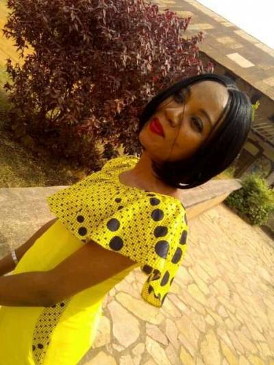 Estelle 34 ans Yaounde Cameroun