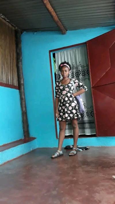 Isabelle 21 ans Ambaja  Madagascar