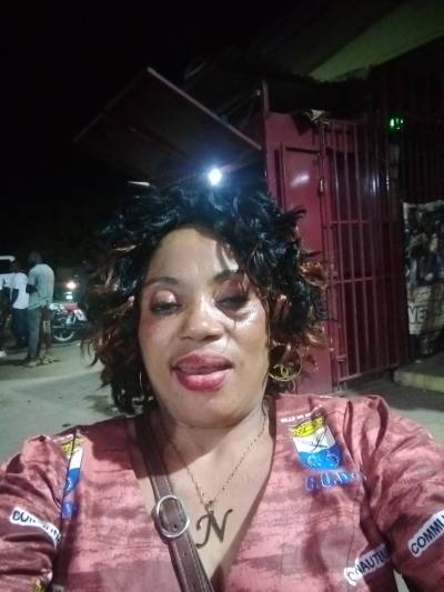Marie 43 Jahre Yaounde Kamerun