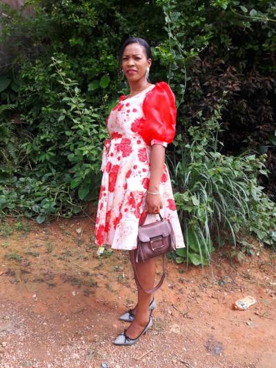 Delphine 42 ans Yaounde Cameroun