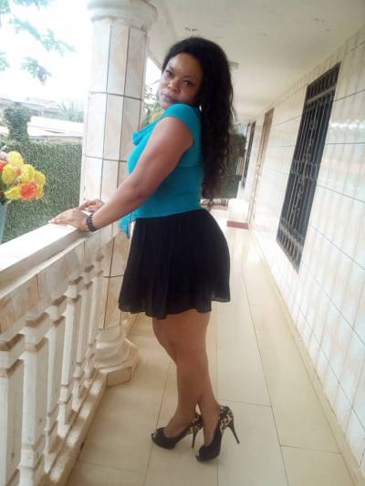 Lucie 34 Jahre Yaounde Kamerun