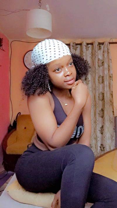 Murielle 24 ans Yaoundé Cameroun Belgique