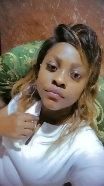 Ariane 32 ans Yaoundé Cameroun
