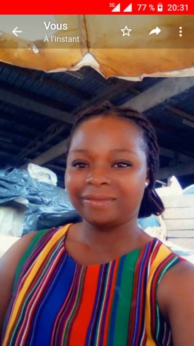 Marie 31 Jahre Yaounde Kamerun