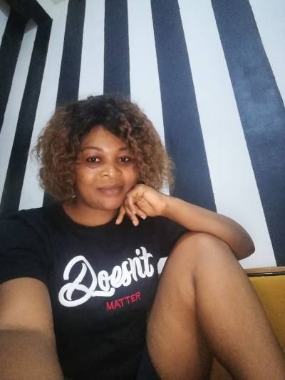 Michelle  34 ans Yaoundé  Cameroun