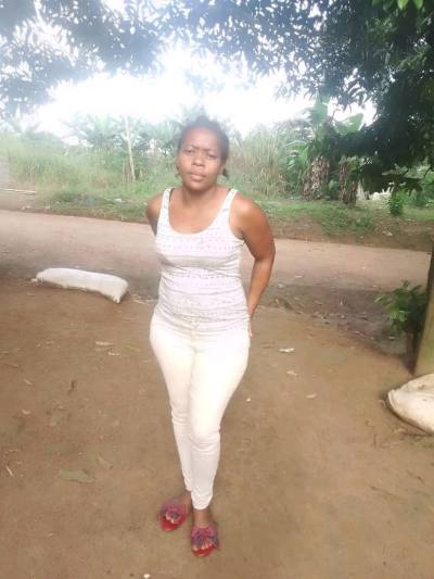 Marie louise 33 ans Yaoundé5 Cameroun
