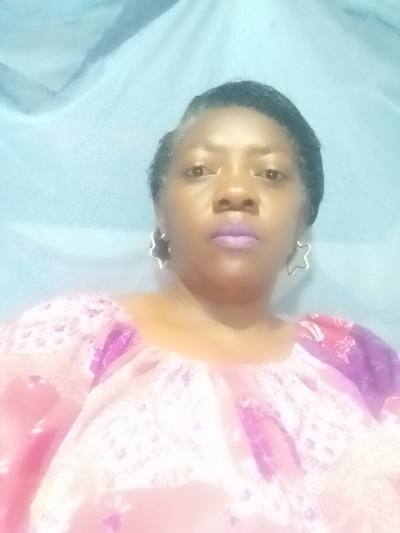 Lili 49 ans Yaoundé Cameroun