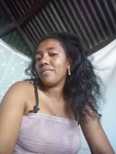 Dedelle 29 ans Sambava Madagascar