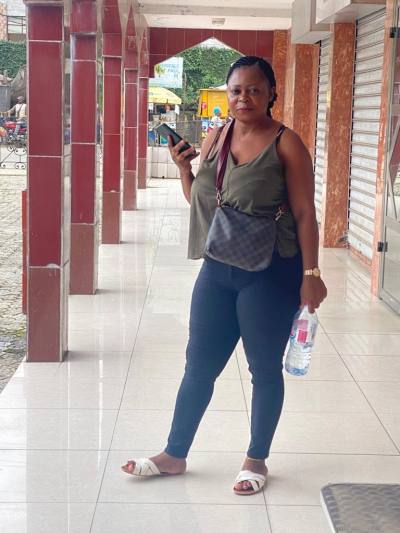 Flore 32 ans Yaoundé Cameroun